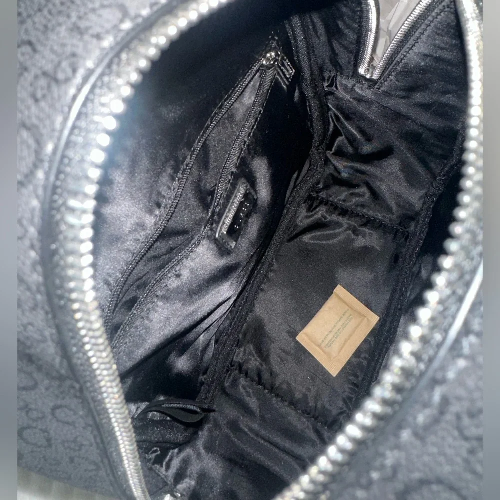 BRAND NEW GUESS BACKPACK - Picture 4 of 5